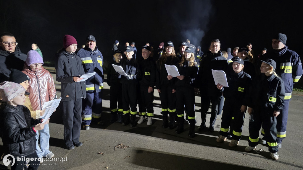 Goraj uczcił 107. rocznicę Odzyskania Niepodległości śpiewem i ogniskiem