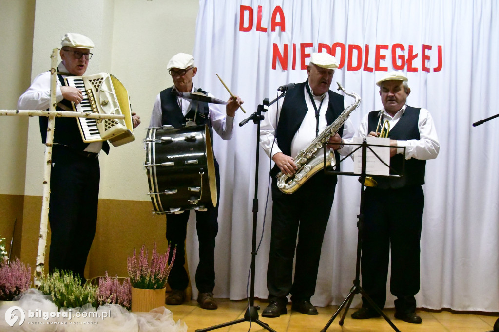 Pieśń łączy pokolenia: Mieszkańcy gm. Potok Górny śpiewali dla Niepodległej