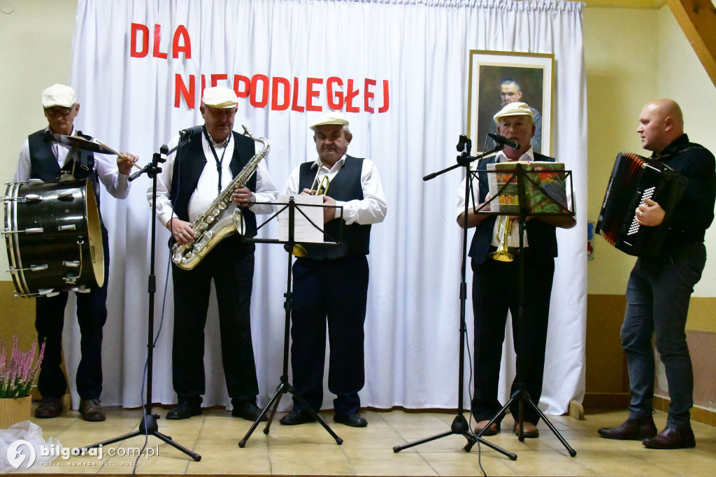 Pieśń łączy pokolenia: Mieszkańcy gm. Potok Górny śpiewali dla Niepodległej