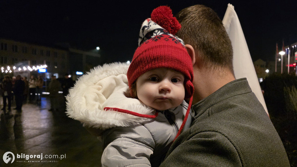Patriotyczny głos na Placu Wolności: Mieszkańcy Biłgoraja na 11 listopada
