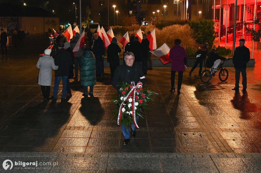Patriotyczny głos na Placu Wolności: Mieszkańcy Biłgoraja na 11 listopada