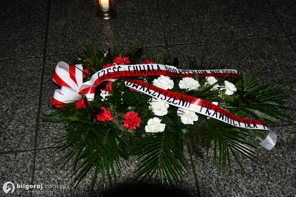 Patriotyczny głos na Placu Wolności: Mieszkańcy Biłgoraja na 11 listopada