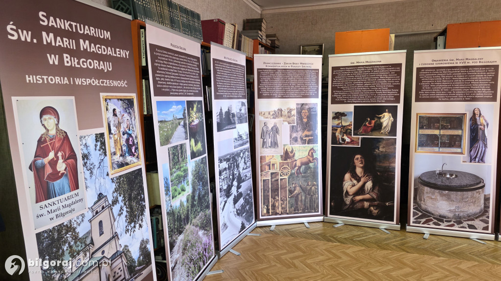 Wystawa o Sanktuarium św. Marii Magdaleny w biłgorajskiej Bibliotece