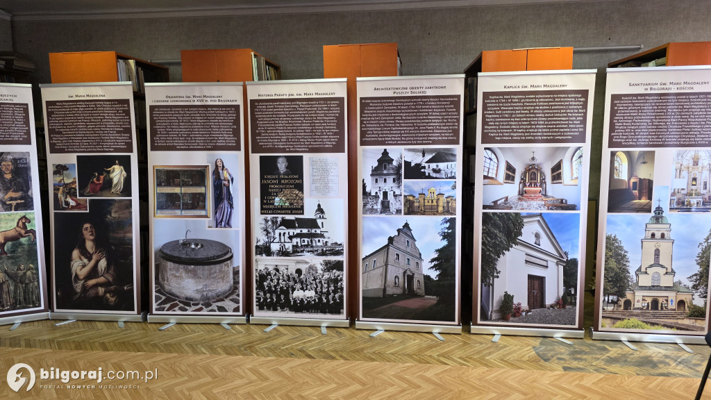 Wystawa o Sanktuarium św. Marii Magdaleny w biłgorajskiej Bibliotece