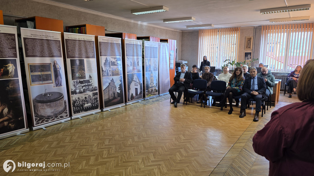 Wystawa o Sanktuarium św. Marii Magdaleny w biłgorajskiej Bibliotece