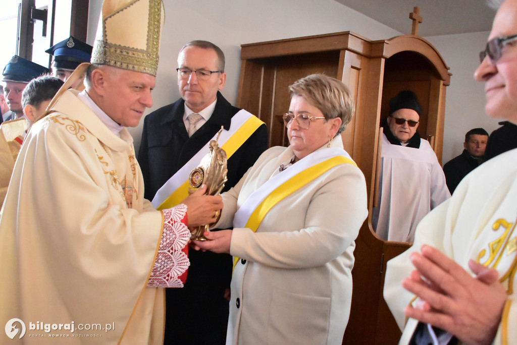 Wprowadzenie relikwii św. Jana Pawła II do Chmielka