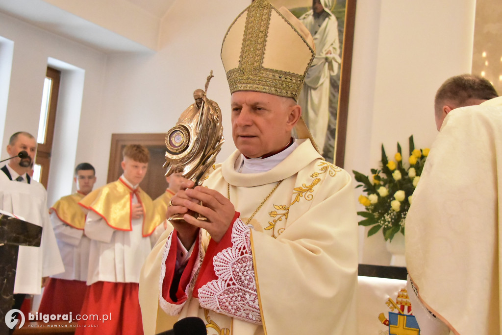 Wprowadzenie relikwii św. Jana Pawła II do Chmielka