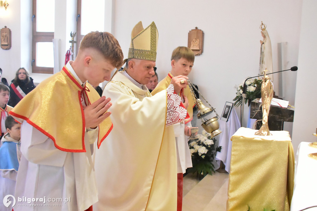 Wprowadzenie relikwii św. Jana Pawła II do Chmielka