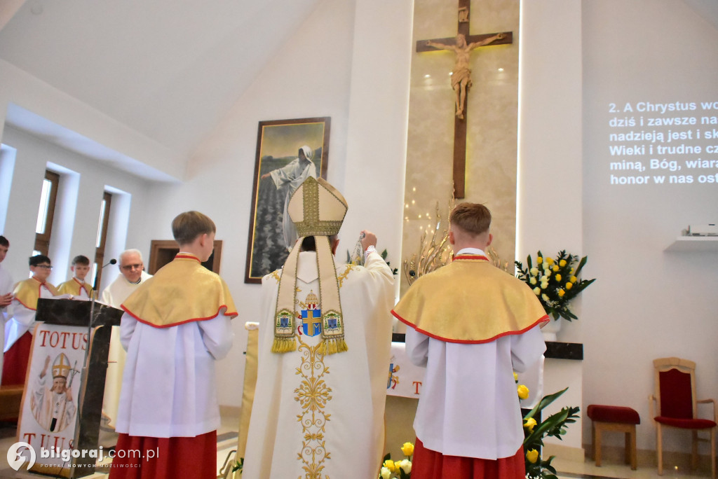 Wprowadzenie relikwii św. Jana Pawła II do Chmielka