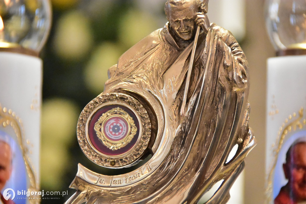 Wprowadzenie relikwii św. Jana Pawła II do Chmielka