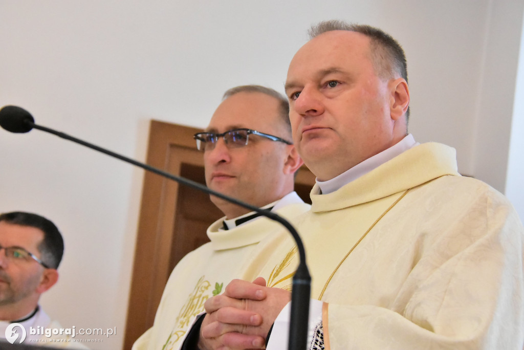 Wprowadzenie relikwii św. Jana Pawła II do Chmielka