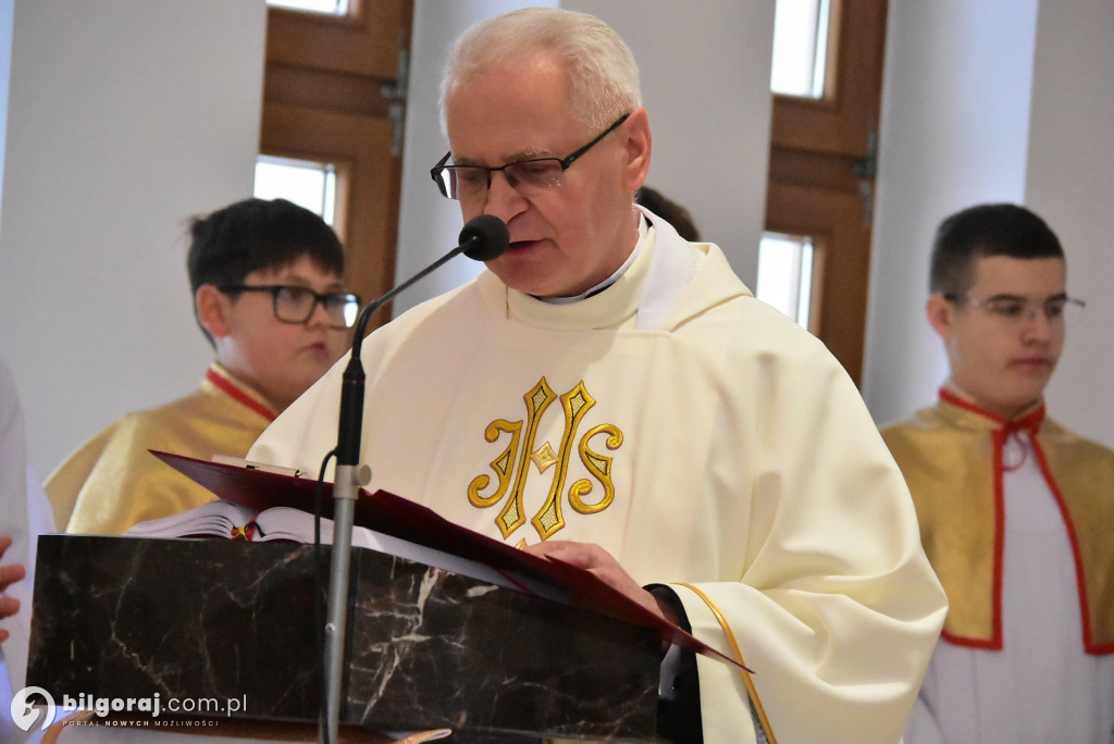 Wprowadzenie relikwii św. Jana Pawła II do Chmielka