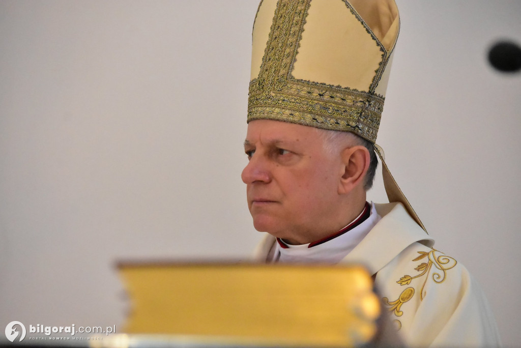 Wprowadzenie relikwii św. Jana Pawła II do Chmielka