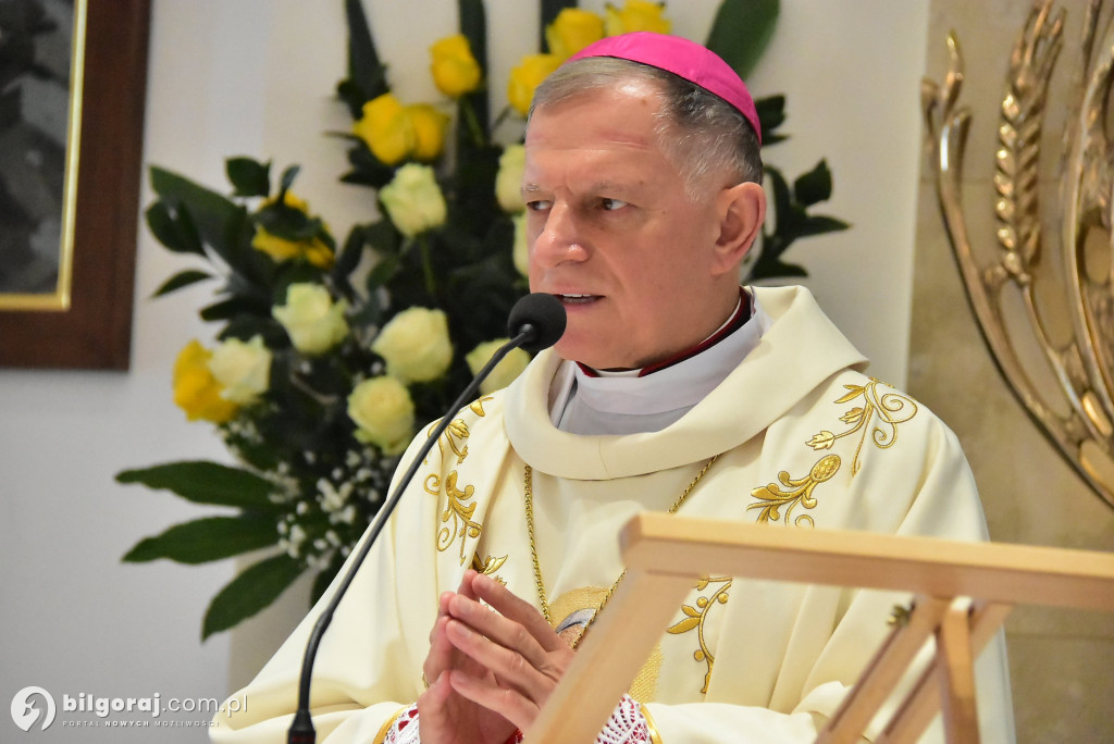 Wprowadzenie relikwii św. Jana Pawła II do Chmielka