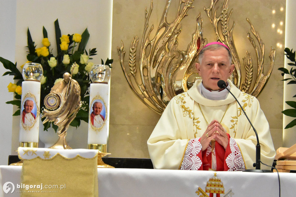 Wprowadzenie relikwii św. Jana Pawła II do Chmielka