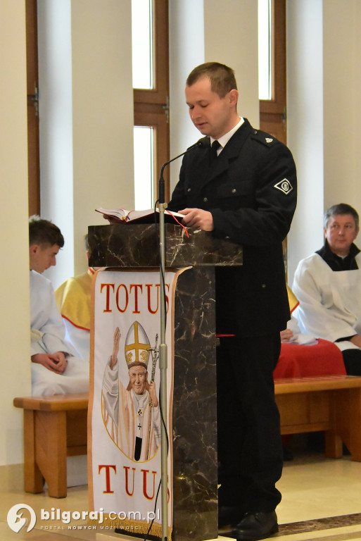 Wprowadzenie relikwii św. Jana Pawła II do Chmielka