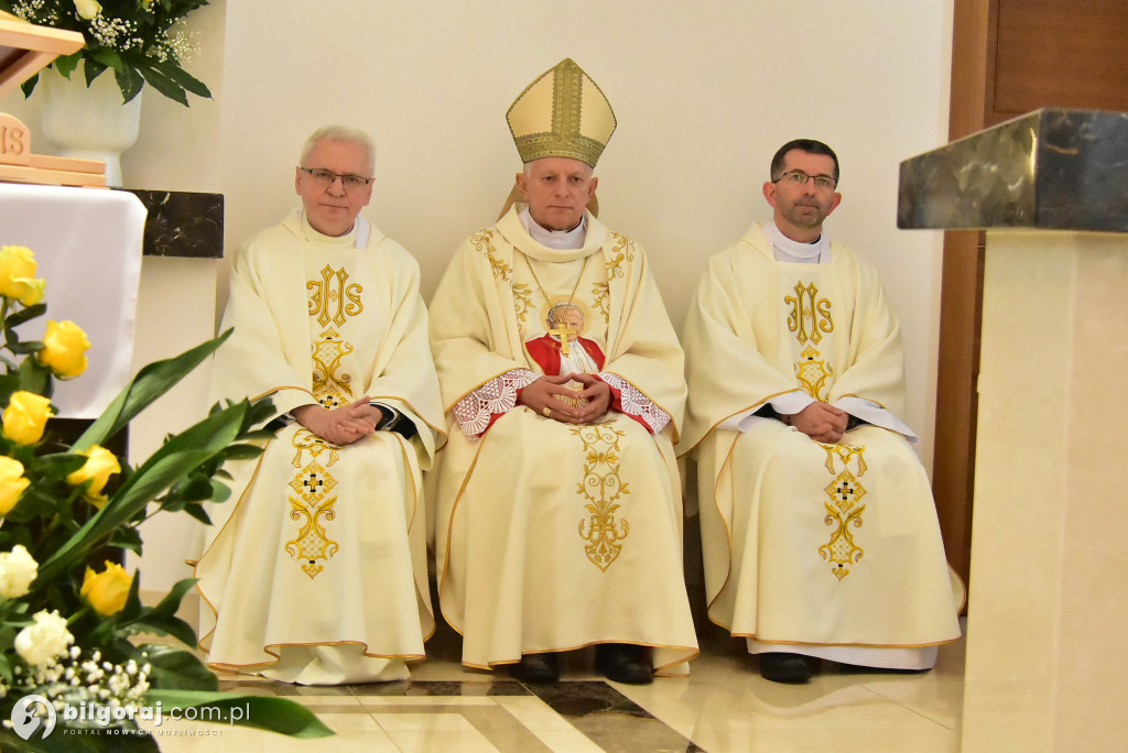 Wprowadzenie relikwii św. Jana Pawła II do Chmielka