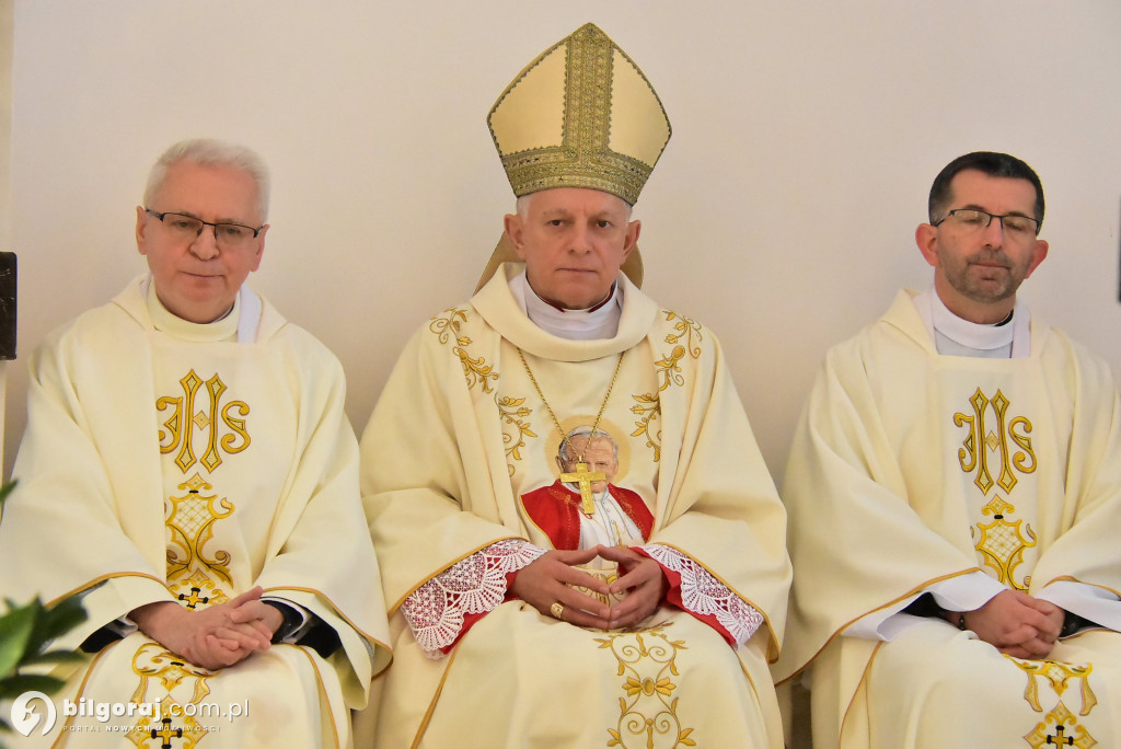 Wprowadzenie relikwii św. Jana Pawła II do Chmielka