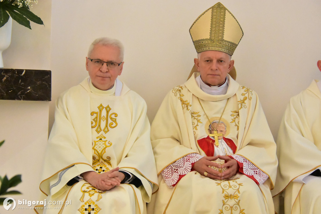 Wprowadzenie relikwii św. Jana Pawła II do Chmielka