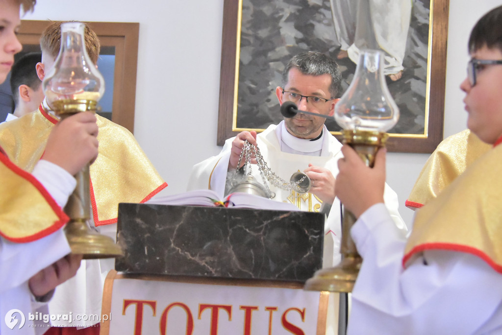 Wprowadzenie relikwii św. Jana Pawła II do Chmielka