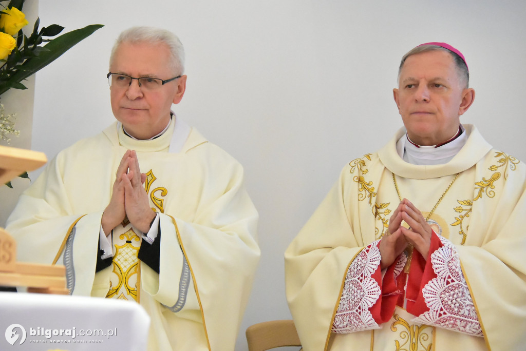 Wprowadzenie relikwii św. Jana Pawła II do Chmielka