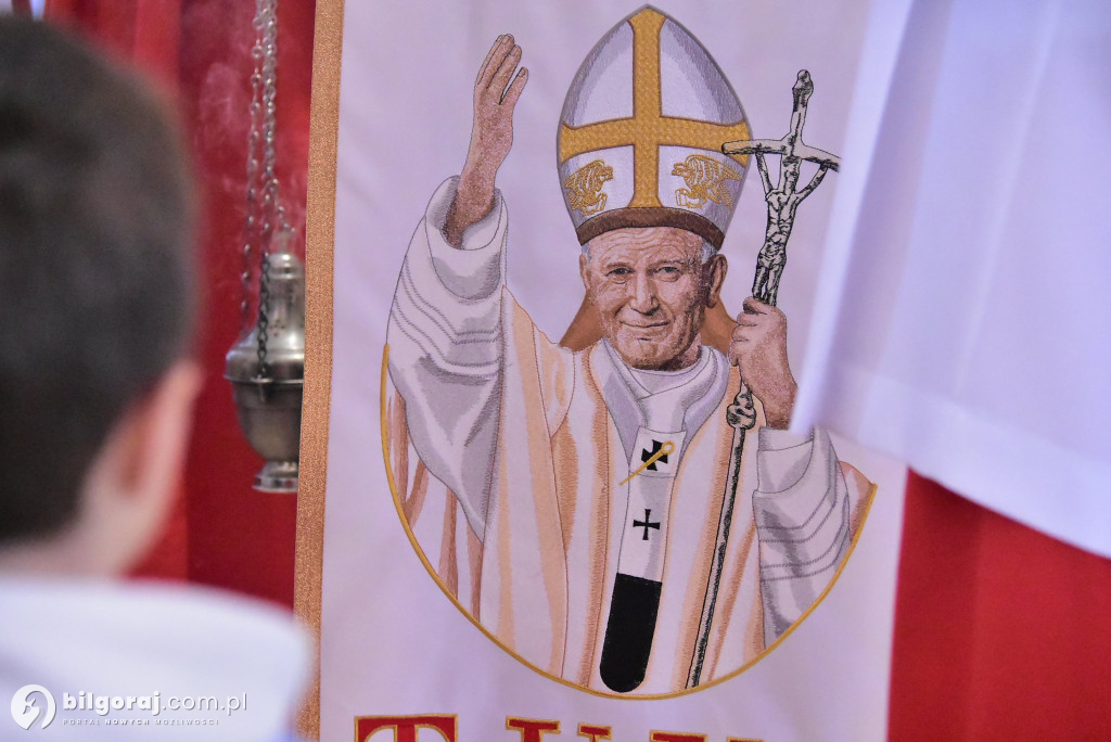 Wprowadzenie relikwii św. Jana Pawła II do Chmielka