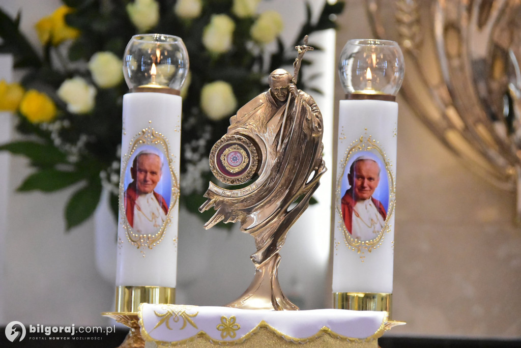 Wprowadzenie relikwii św. Jana Pawła II do Chmielka