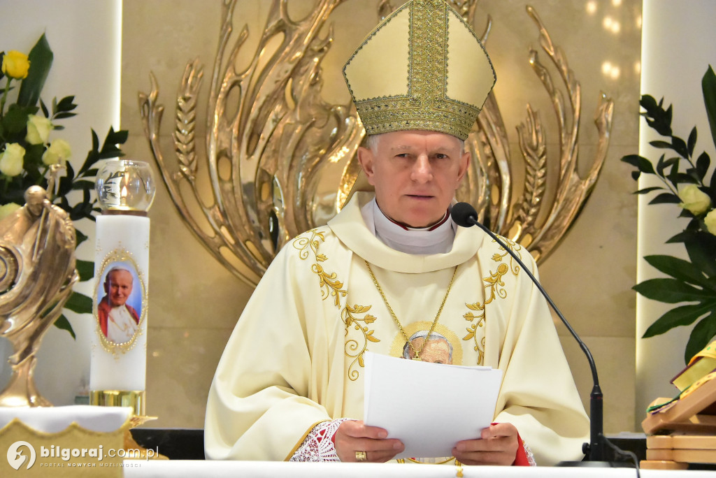 Wprowadzenie relikwii św. Jana Pawła II do Chmielka