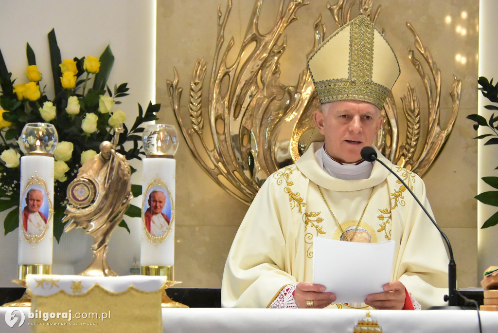 Wprowadzenie relikwii św. Jana Pawła II do Chmielka