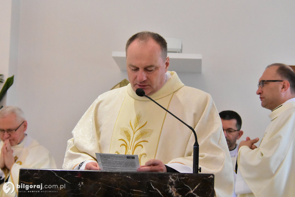 Wprowadzenie relikwii św. Jana Pawła II do Chmielka