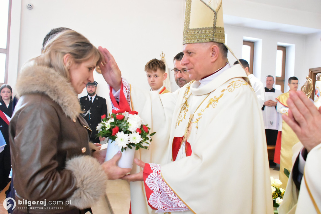 Wprowadzenie relikwii św. Jana Pawła II do Chmielka
