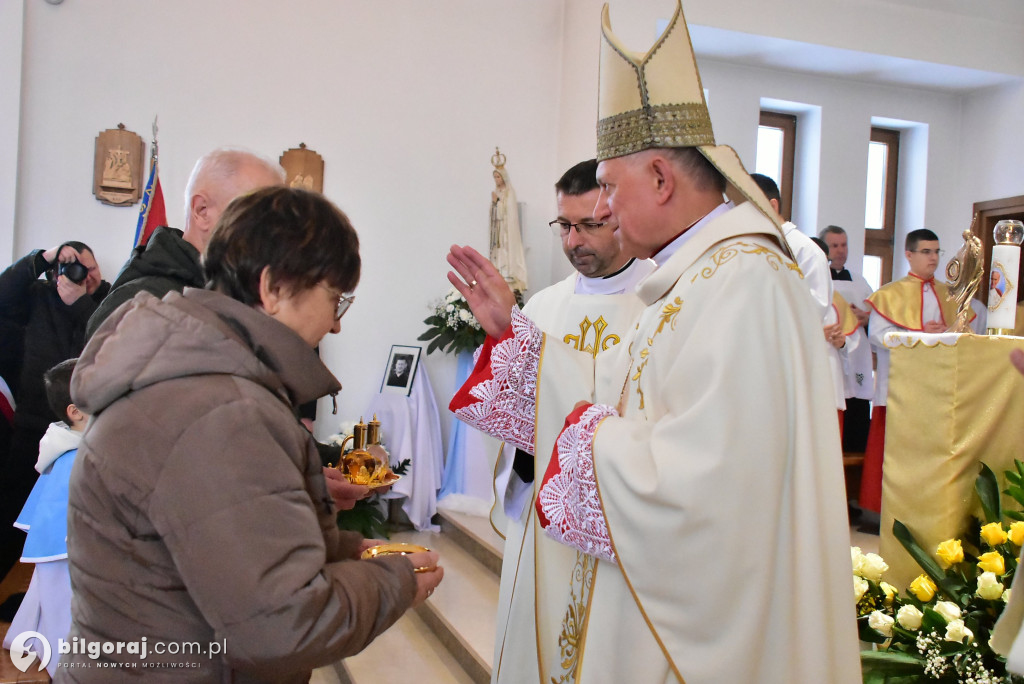 Wprowadzenie relikwii św. Jana Pawła II do Chmielka