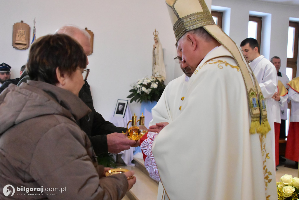 Wprowadzenie relikwii św. Jana Pawła II do Chmielka