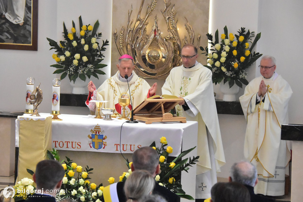 Wprowadzenie relikwii św. Jana Pawła II do Chmielka