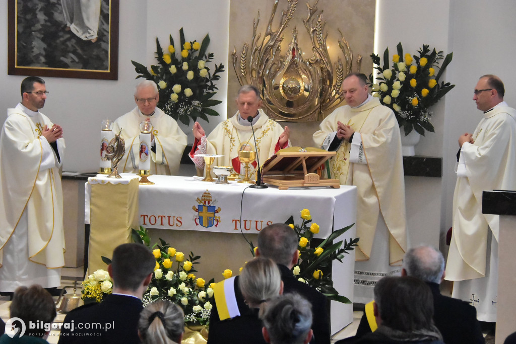 Wprowadzenie relikwii św. Jana Pawła II do Chmielka