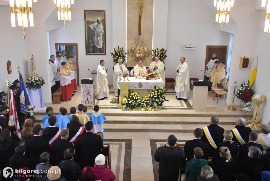 Wprowadzenie relikwii św. Jana Pawła II do Chmielka