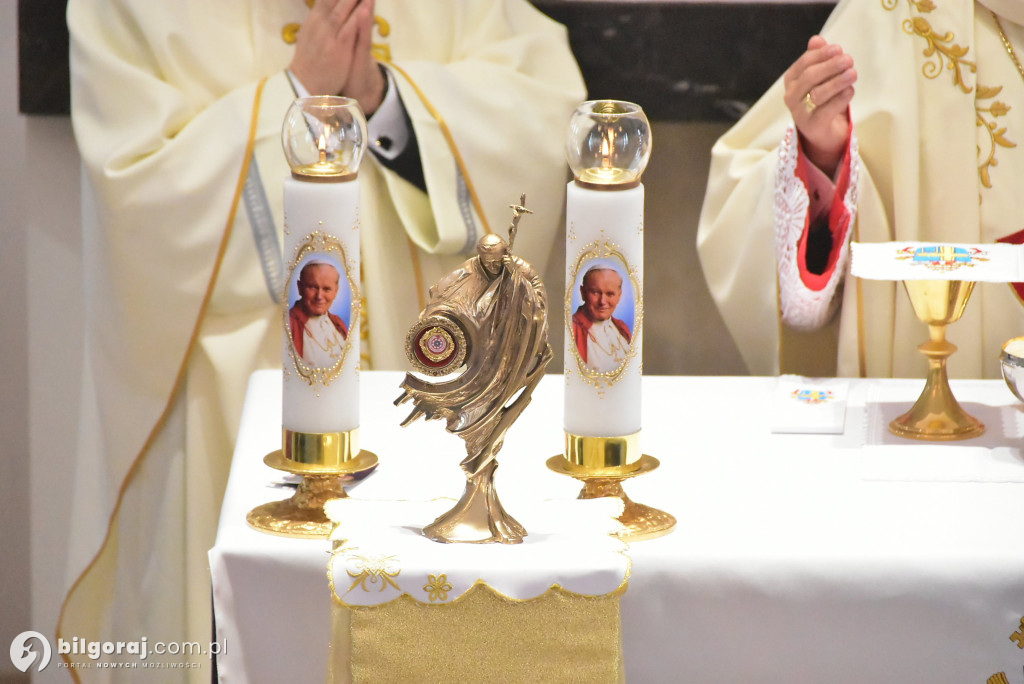 Wprowadzenie relikwii św. Jana Pawła II do Chmielka