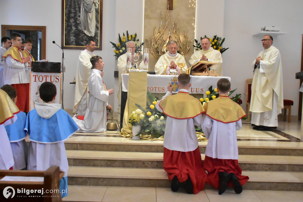 Wprowadzenie relikwii św. Jana Pawła II do Chmielka