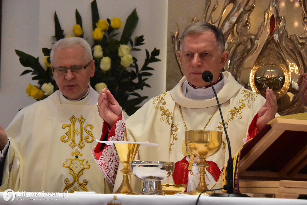 Wprowadzenie relikwii św. Jana Pawła II do Chmielka