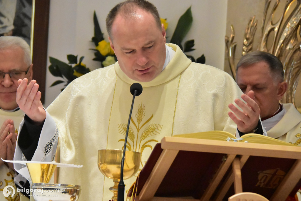 Wprowadzenie relikwii św. Jana Pawła II do Chmielka