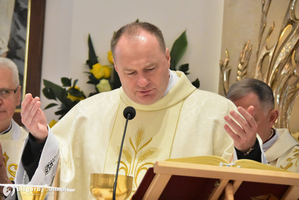 Wprowadzenie relikwii św. Jana Pawła II do Chmielka