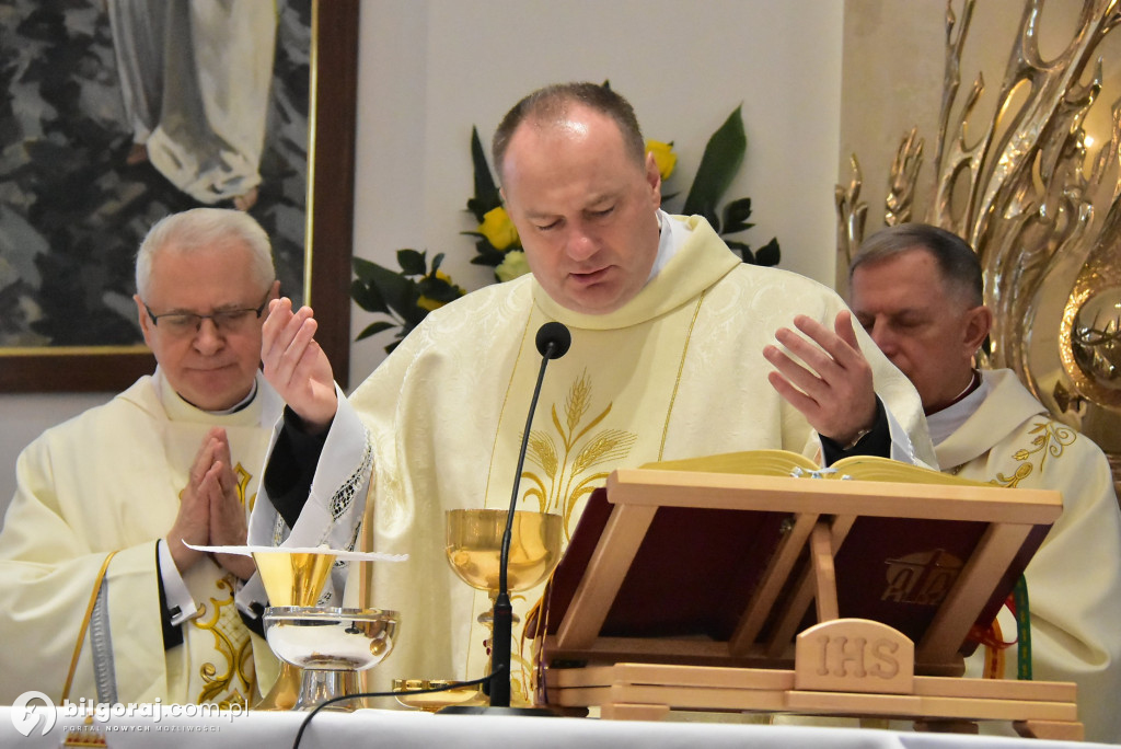 Wprowadzenie relikwii św. Jana Pawła II do Chmielka