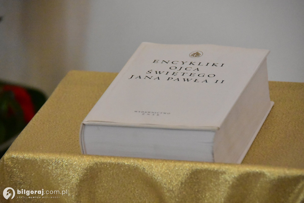 Wprowadzenie relikwii św. Jana Pawła II do Chmielka