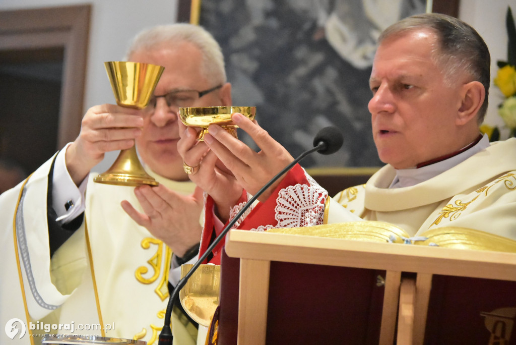 Wprowadzenie relikwii św. Jana Pawła II do Chmielka