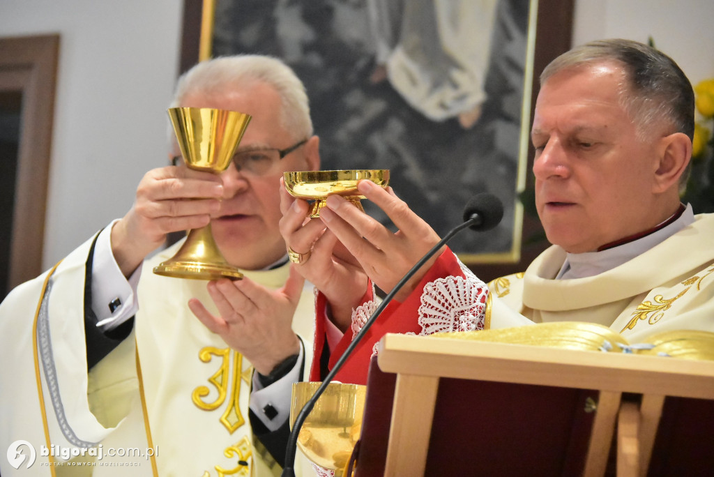 Wprowadzenie relikwii św. Jana Pawła II do Chmielka