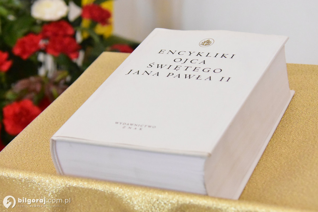 Wprowadzenie relikwii św. Jana Pawła II do Chmielka