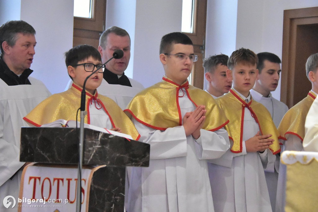 Wprowadzenie relikwii św. Jana Pawła II do Chmielka