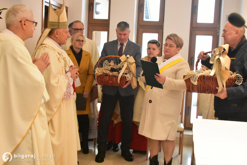 Wprowadzenie relikwii św. Jana Pawła II do Chmielka