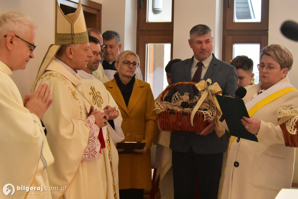 Wprowadzenie relikwii św. Jana Pawła II do Chmielka