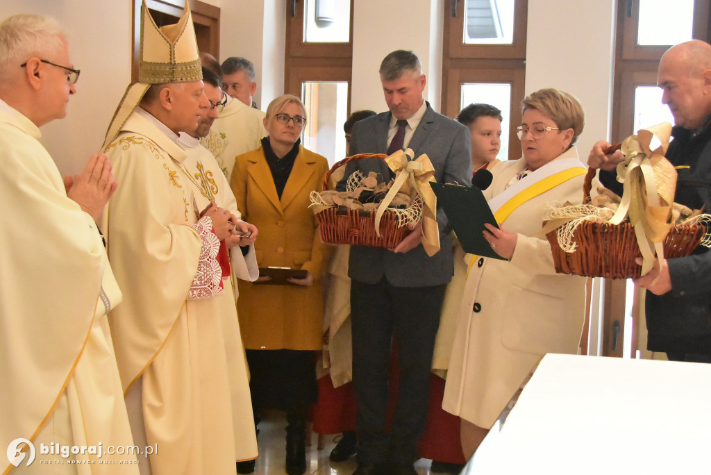 Wprowadzenie relikwii św. Jana Pawła II do Chmielka
